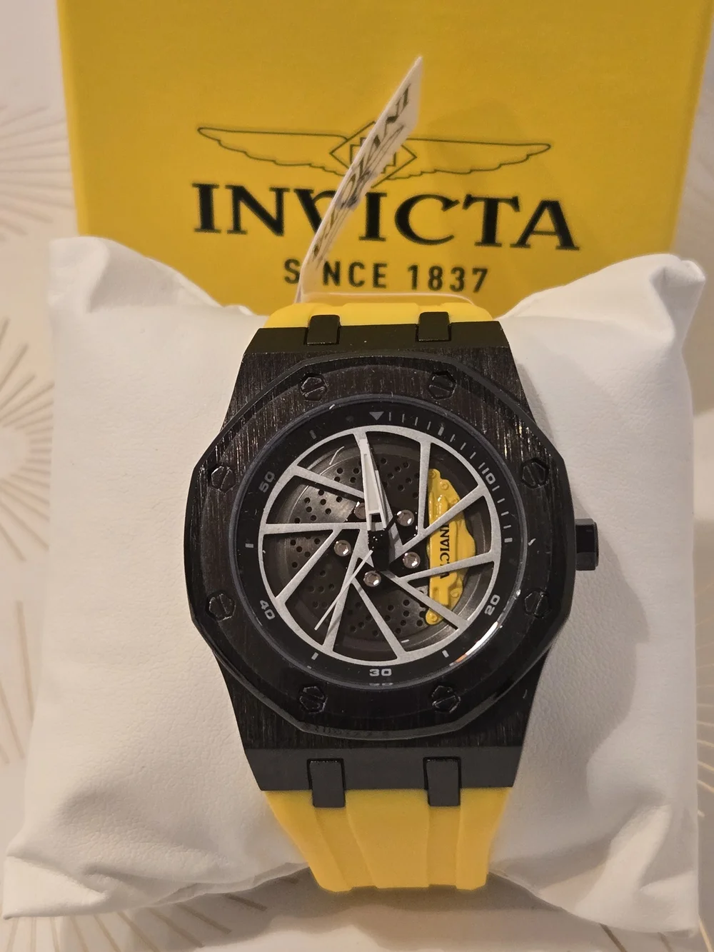 Invicta Men's Black and Yellow Speedway Rim Watch